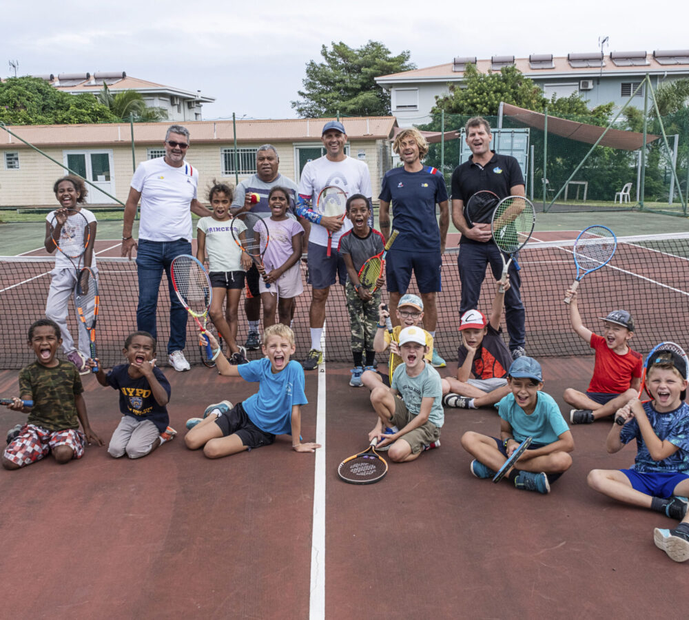 Opération « tennis solidaire » avec les enfants de la résidence de Magenta